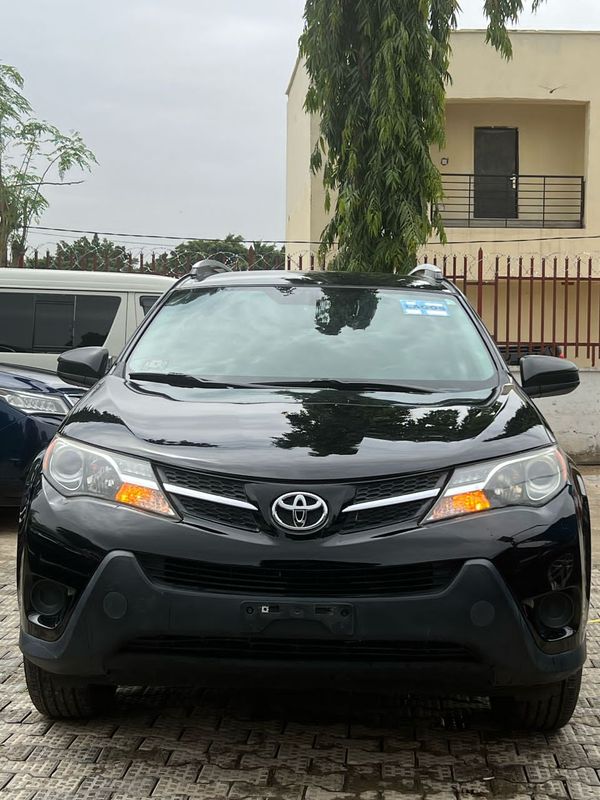 Main image of 2015 Toyota RAV4 LE